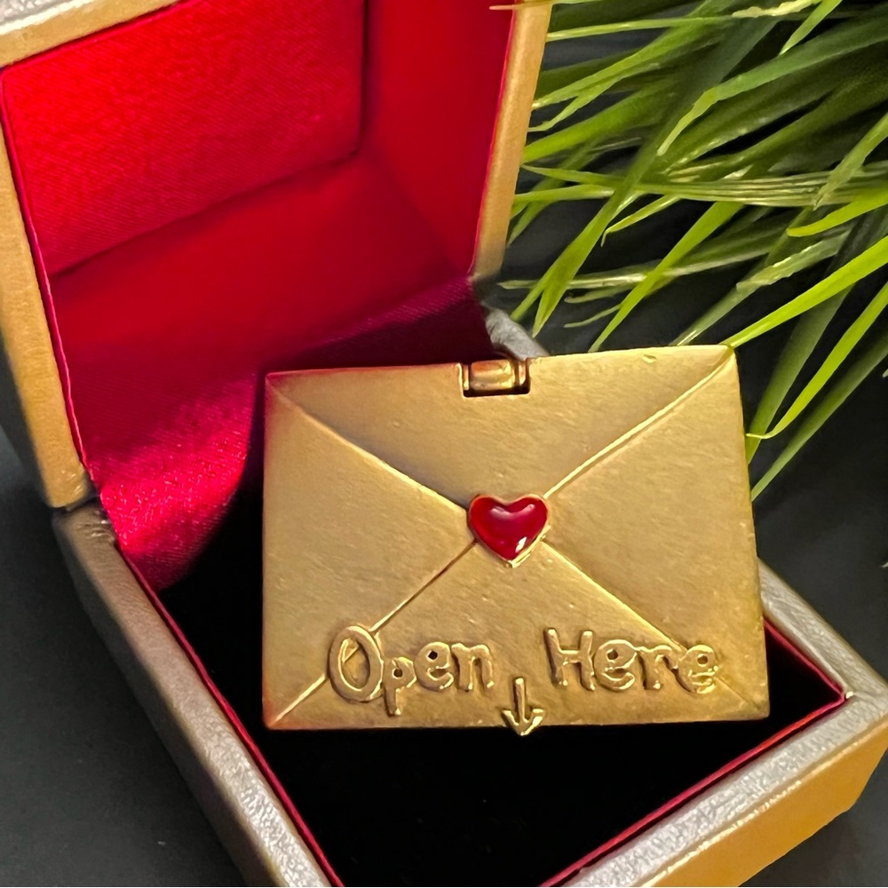 Vintage AJC Brooch Pin - OPEN HERE HEART #1 MOM Gold Tone Brooch